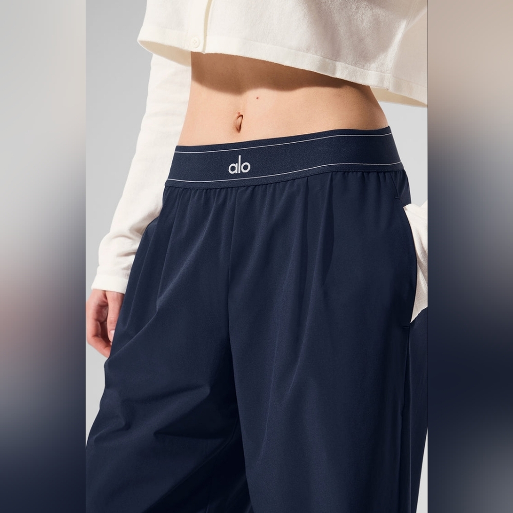 Alo Yoga Suit Up Trouser (Regular) - Picture 3 of 6